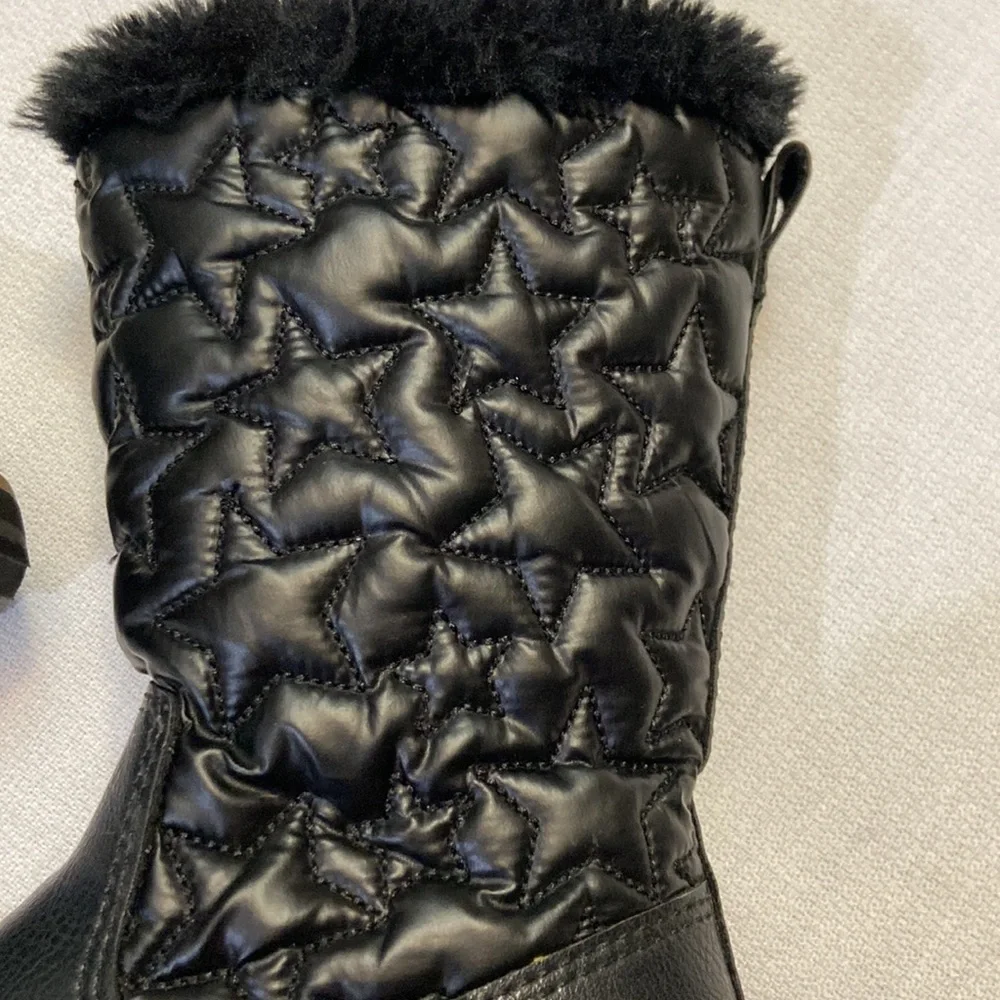 Black Fur Lined Zippered Side Girls Boots Featuring Puffy Stars- Size 7.5